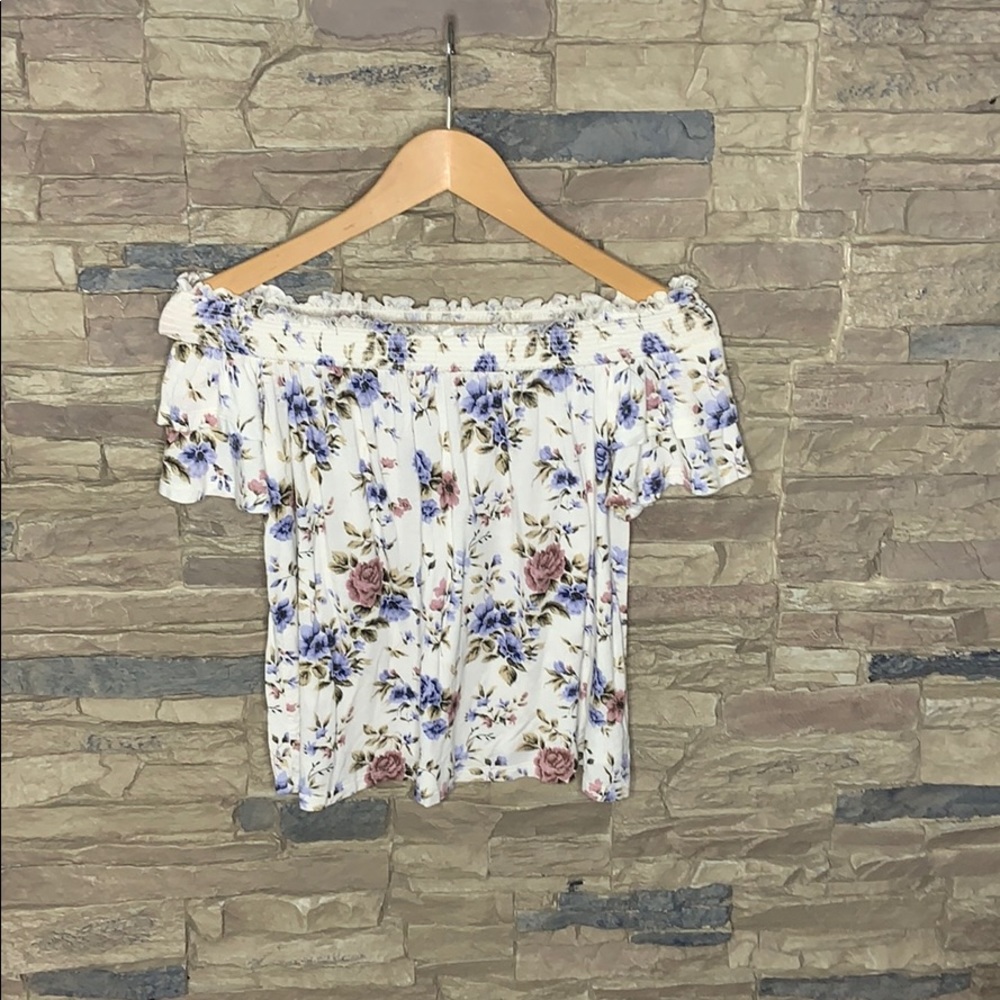 American eagle • off the shoulder top